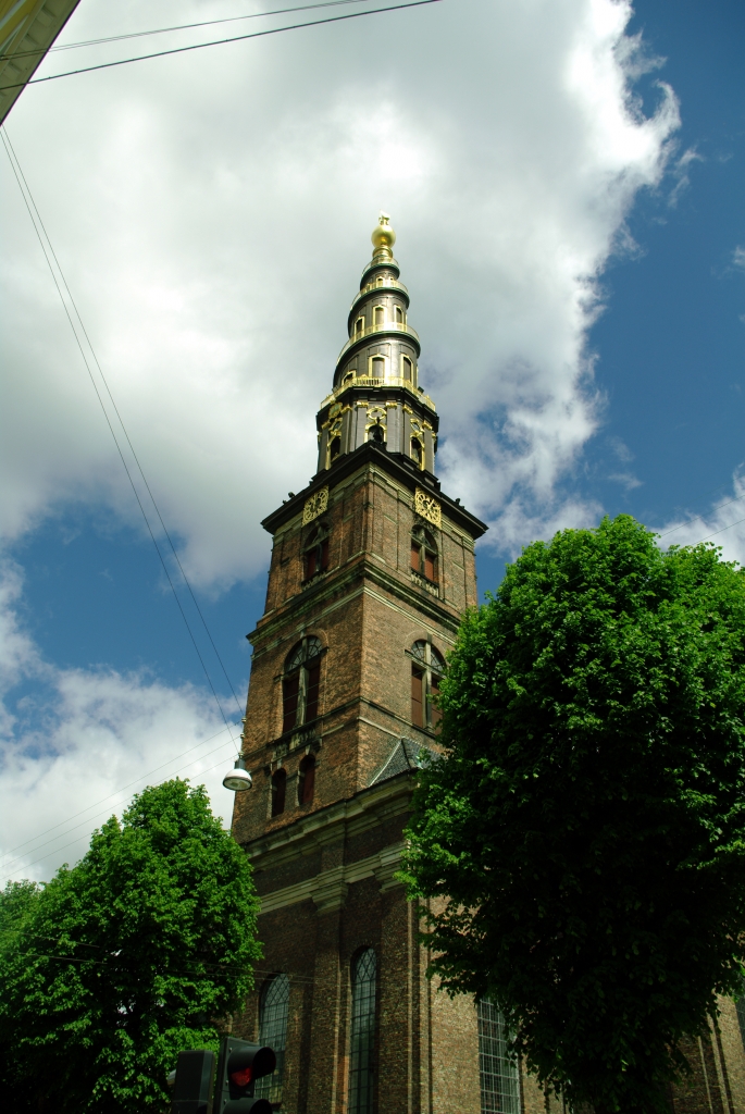 Одно из очень запоминающихся зданий Копенгагена - церковь