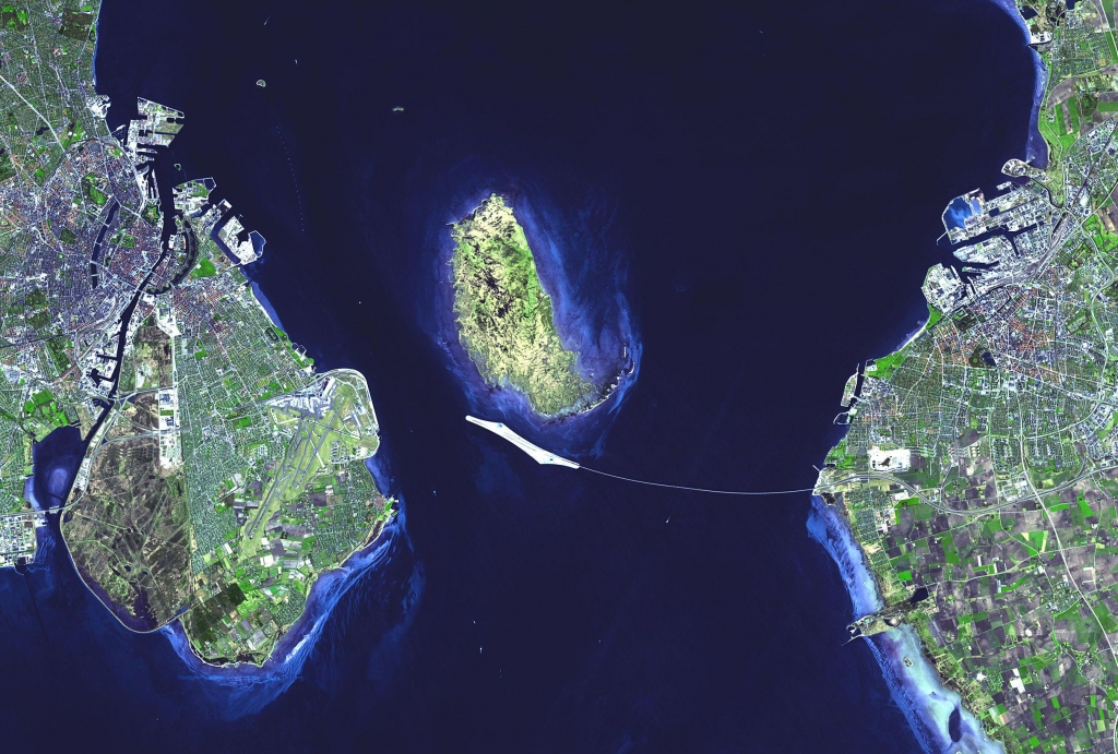 Снимок переправы через пролив Эресунн, сделанный спутником NASA.
