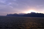 На подходе к Фарерским островам со стороны Исландии. Восход солнца.