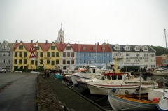 Торсхавн - столица Фарерских островов. На набережной Торсхавна.